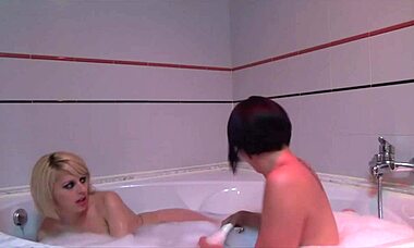 un baño caliente antes de cenar, trailer with teen orgy blowjobs