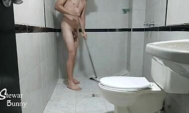 i'm doing naked toilet stuff with my bisexual friend