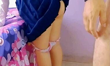 Salimos de clases y mi profe me quita la virginidad... ya porfavor profe, dueleee!