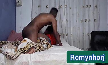 Gordinha do rabetão jogando jogo free fire com shortinho tudo no rabado amigo viu ja botou shortinho dela pro lado botou a piroca o socou firme ate gozar