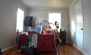 Câmera escondida pega madrasta experimentando roupas novas e se tocando depois das compras