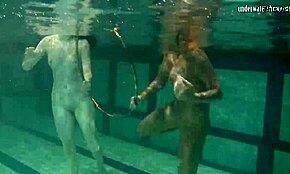 Schlechte Qualität Unterwasser-Lesben-Show weckt tiefe Emotionen