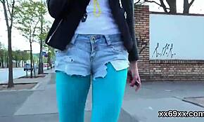 Докторе, гледаш ли как тази девствена тийнейджърка 18+ се чука?