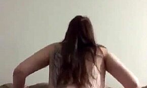 Moglie cavalca dildo e gode fortissimo