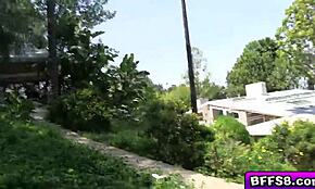 Jag gick med i en het college-gruppknull i skogen med monsterkukar