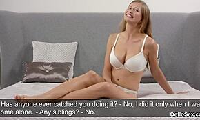 Cazzo! Ragazzina strofina figa stretta fino a venire!