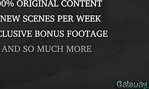 Nia Nacci fingrer Arietta Adams mens hun sitter i ansiktet og dykker muff