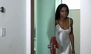 Hey Anya Ivy, vill knulla ikväll med Mya Mays?