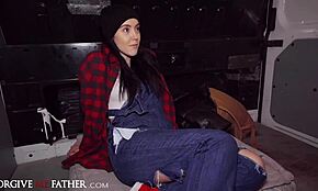 Jolie SDF espagnole mignonne, tu gères sa pipe et sa baise hard pour du cash ?