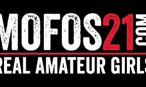 Mamma condivide il ragazzo della figliastra per azione calda - Mofos21