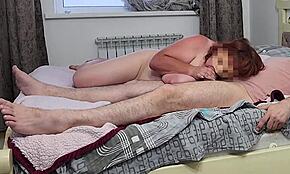 Velike sise MILF sesa kurac in vzame anal trdo