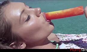 เฮ้ย น้องสาวขั้นบันได เอเลนา คอชกา เปิดเผยความฝันลับด้วยการล่อใจและความสนุกต้องห้าม 😏