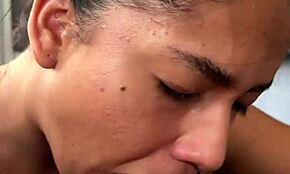 Bekijk amateur stel POV blowjob op monster lul eindigend in cum in mond!