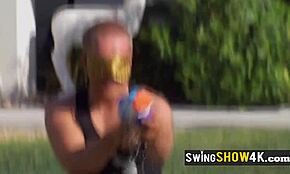 Nagy mellű barna lovagol hatalmas farkon vad swinger orgiában, csatlakozol?