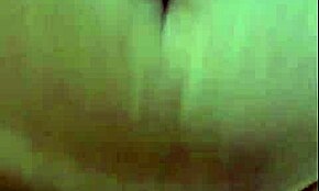 Hej, kolla min trånga våta fitta som sprutar grädde medan jag rider hårt!