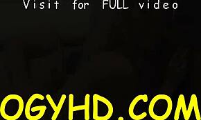 Japanische Babe leckt und reitet alten Schwanz hart