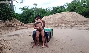 Cewek Ngesot Kontol di Hujan, Lalu Seks Sensual di Hutan! 😍
