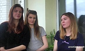Wow, regarde ce trio de filles chaudes qui devient du sexe lesbien torride avec Ersties