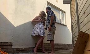 Κόκκαλο γυναίκα γαμιέται με άγνωστο έξω από εστιατόριο