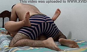 Уау! Латино тийн 18+ чука силно в спалнята на родителите ми с див мисионерски секс.