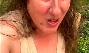 MILF สวย ทริกซี่ เลิฟ จ่ายน้ำเงี่ยนแรงๆ ในลานจอดรถสาธารณะ ขณะสูบบุหรี่ด้วยวิเบรเตอร์ Lovense!