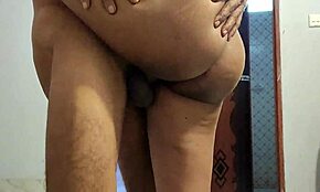 Идеальная бенгальская деревенская девка получает хардкор в жопу и кремпай в киску дома