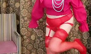 Het busty milf Mariaold i röda strumpbyxor och höga klackar 😍