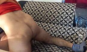 فتاة بنجالية طويلة الساقين تحصل على كسها الضيق مثقوب بقوة