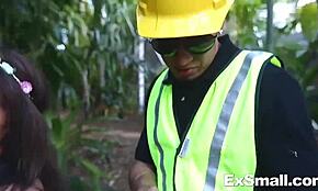 Jaye Austin chupa pau e leva uma foda forte