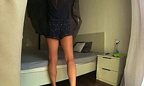 Manželka chytí manželovu zradu a pomstí se šukáním souseda v reálném domácím akci!