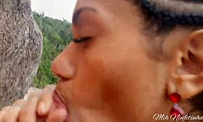 Vau! Zunanji oralni seks zaradi stavbe izgubljene gringovskemu prijatelju na poti z izlivom v usta