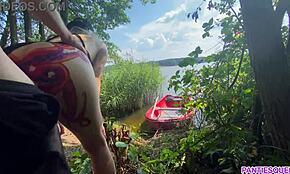 Adik tiri capai 25k subs dan naik kontol abang tiri di kapal sungai luar! 🛥️