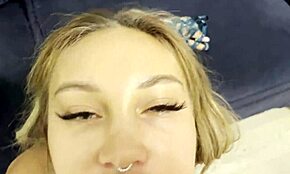 Monika Fox tar fan i alla hål med vild squirt