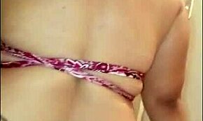 ฉันแปลกใจแฟนหนุ่มกำลังเสียวตัวเองในห้องน้ำ