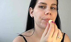 Pelkään niin paljon, jättiläinen Anna ahmii minut tässä lähikuvassa POV