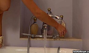 Mi novia me espió mientras me follaba el culo con mi consolador