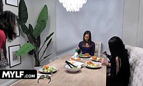 Mostohafiú szabadon használja az ázsiai mostohaanyát és a mostohacsalád nőit naponta