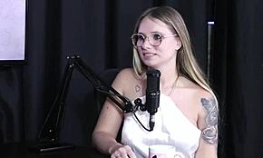 A Mão e o Pau São o Mais Importante no Homem, e um Grosso É o Que Ela Mais Gosta por Ser Apertadinha, e o 69 - Naty Varga Vermelha Transparente