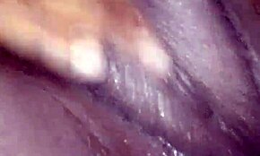 Seu pau consegue competir com meu pepino em satisfazer essa buceta apertada?