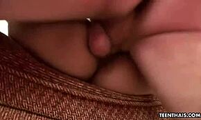 Hé, kreeg de petite 18+ Thaise Su die cumshot na wilde seks in Bangkok?