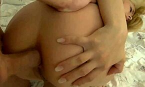 omg ne morem verjeti tej ruski blondinki, ki vzame velik kurac v analni creampie jebanje...