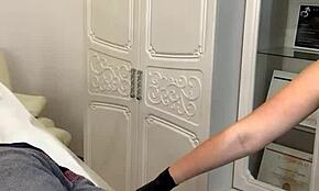 Sugarnadya führt junge Russin in Enthaarungs-Tricks