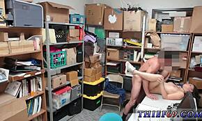 Policejní prohlídka se zvrhla, šok z první krádeže!