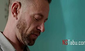 Sial! Ayah tiri ngidam memek remaja 18+ anak tiri pirang yang dicukur untuk aksi ngentot keras!