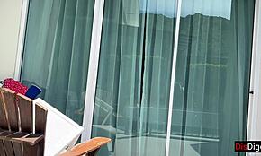 Yo, fångade ett par som knullar på hotellrum. Vilt grej! 👀