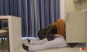 Inizio a succhiare l'idraulico, poi mi riempie dentro! 😍