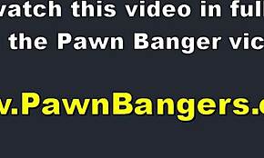 נערה שחומה 18+ עם קמל טואי מזדיינת קשה בשביל כסף בחדר אחורי