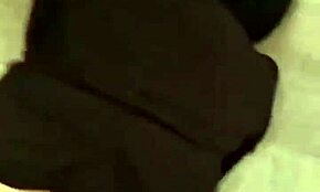 Üvey baba üvey kızının sıkı amını vahşice siker.