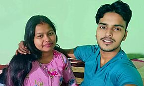 कल रात अपनी कर्वी गर्लफ्रेंड के साथ क्रिसमस पार्टी में खूब मजे किए