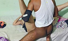 Obsediran sem s sladko Desi Kiran Bhabhi. Njena obrita pička je polna sperme!